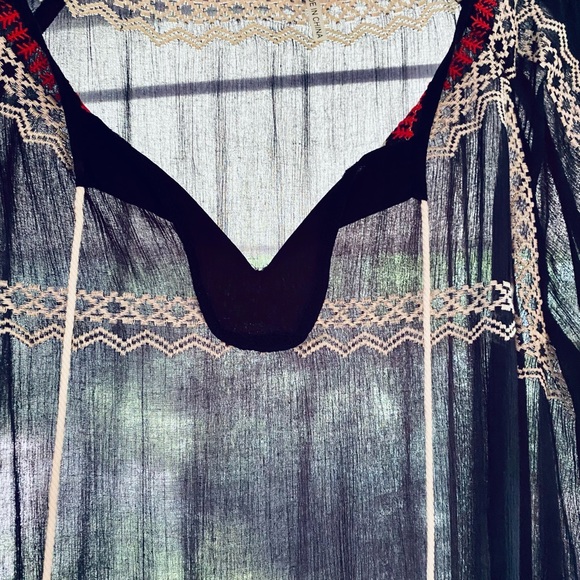 Embroidered blouse - Picture 2 of 8